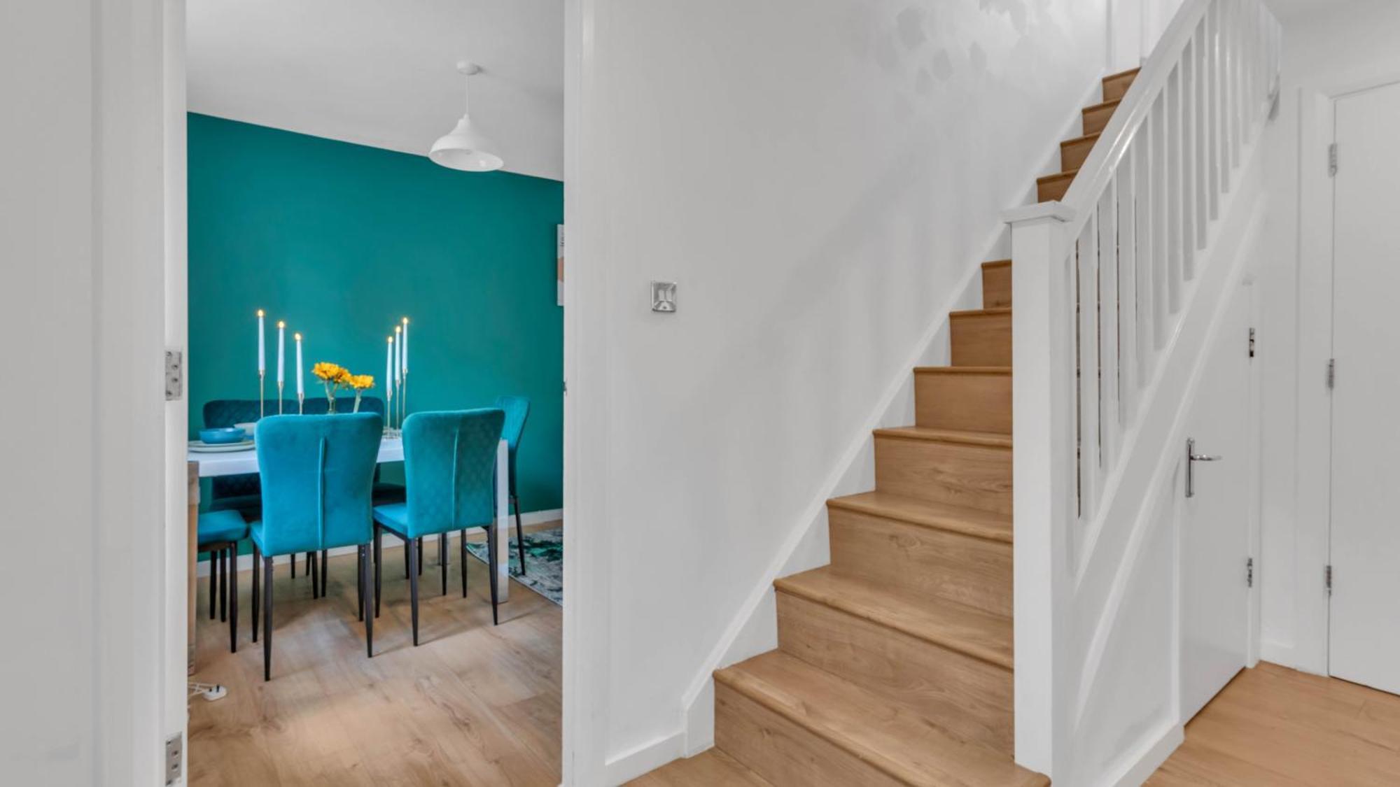 Holiday home Stunning 3-bedroom Getaway With Free Parking- Games- King Size Bed Birmingham